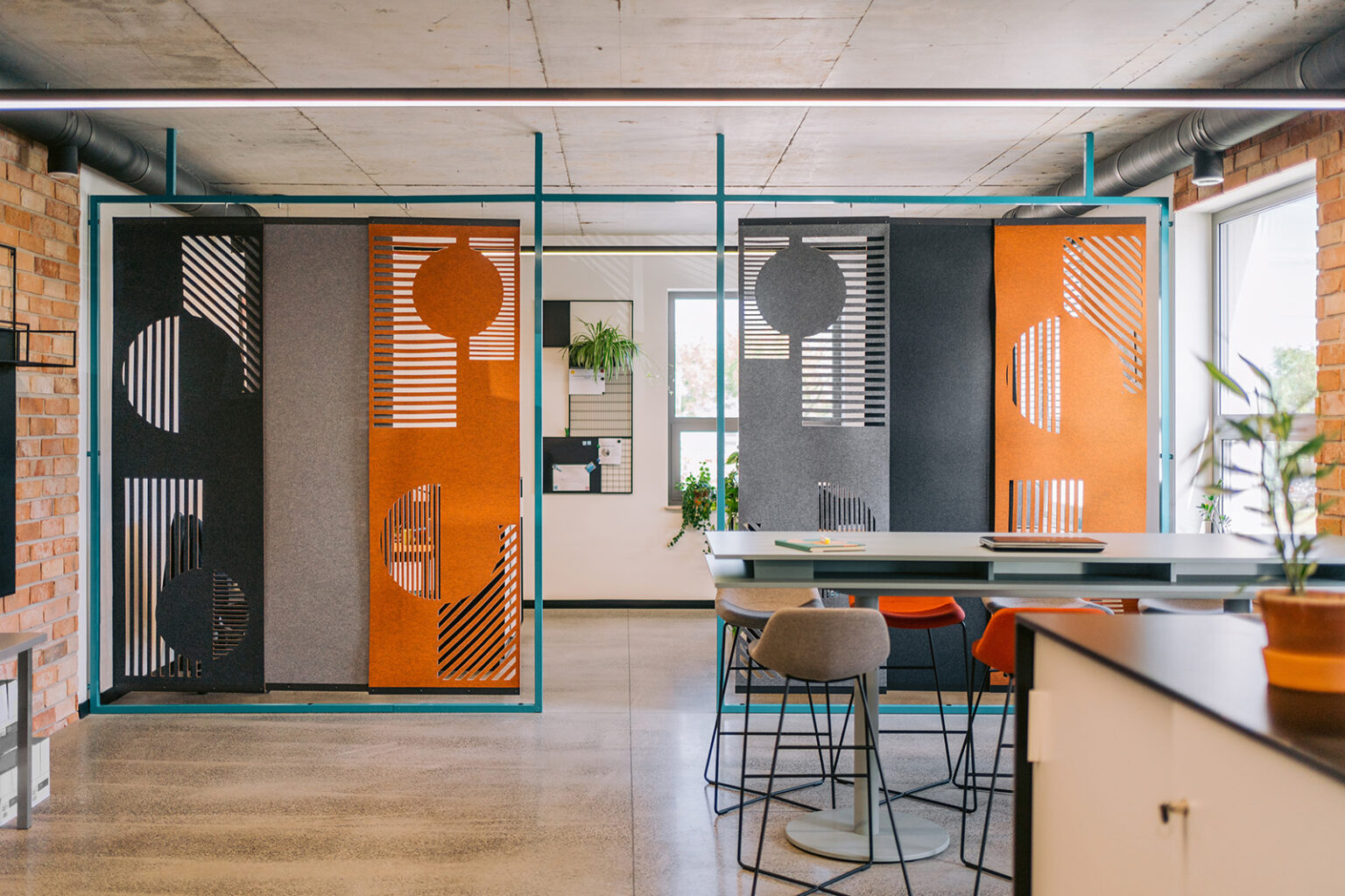 Hanging Dividers - Acustio acoustic felt